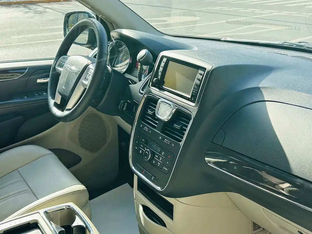 Chrysler Grand Voyager 2016 — фото 23