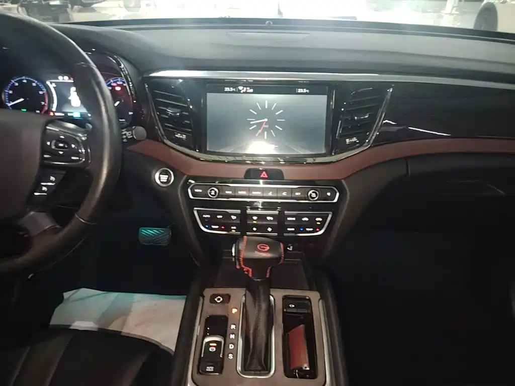 GAC Motor Trumpchi GS8 2017 — фото 13