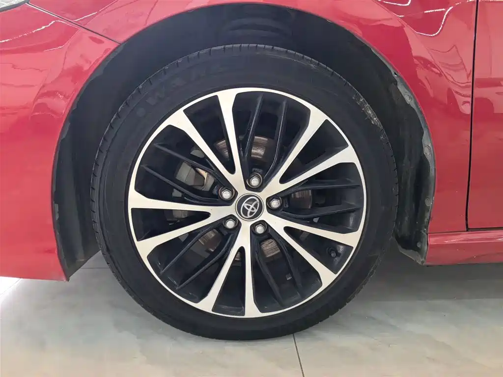 Toyota Camry 2018 — фото 23