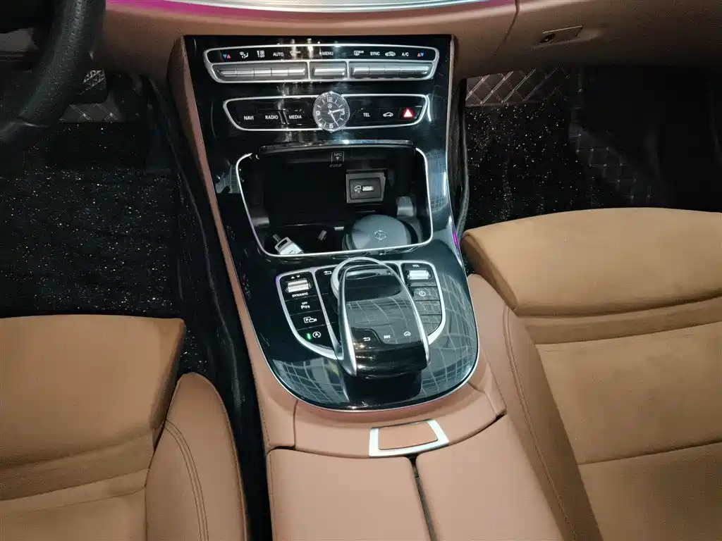 Mercedes-Benz E-Class 2018 — фото 14