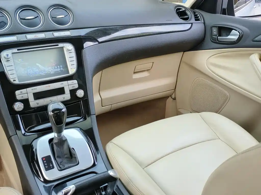 Ford Max 2013 — фото 13