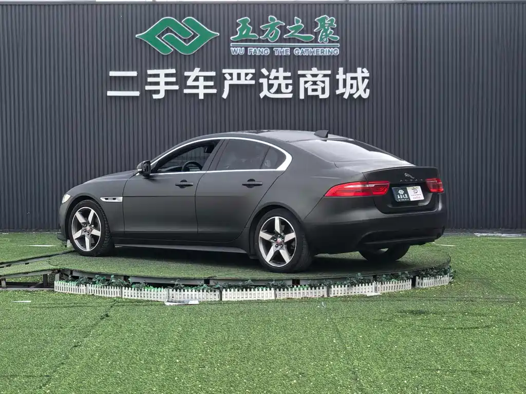 Jaguar XE 2017 — фото 21