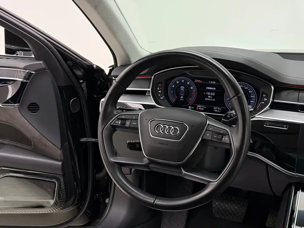 Audi A8 2019 — фото 12