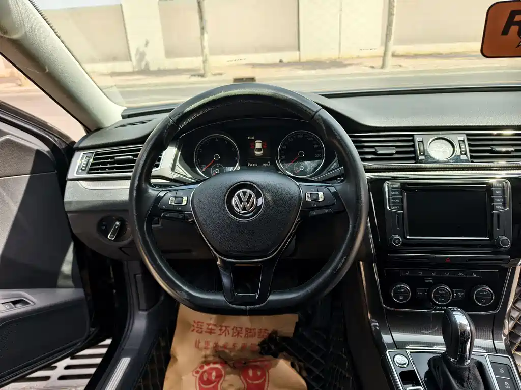 Volkswagen Passat 2016 — фото 10