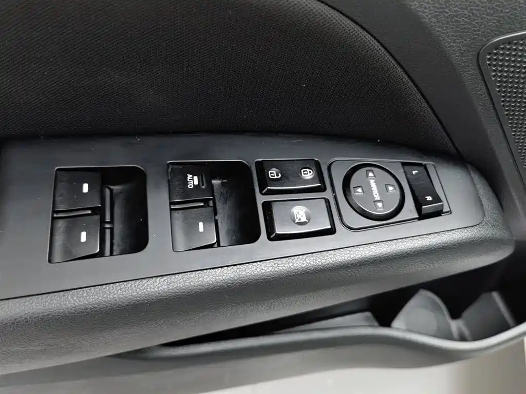 Hyundai Elantra 2018 — фото 9