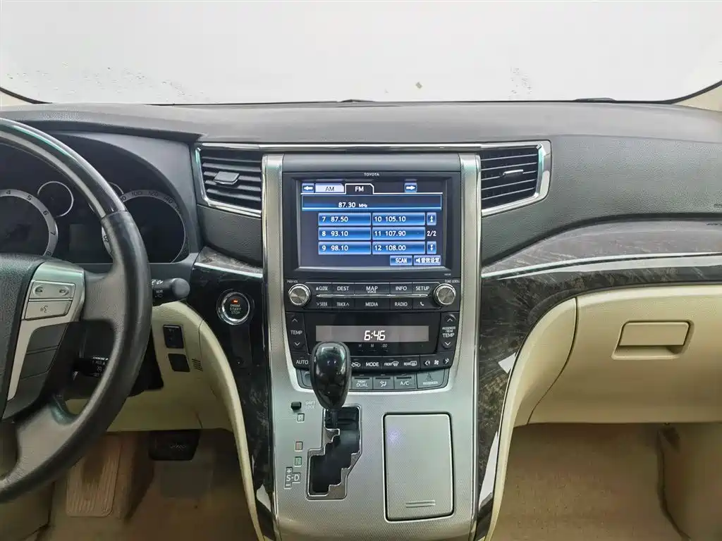 Toyota Alphard 2014 — фото 12