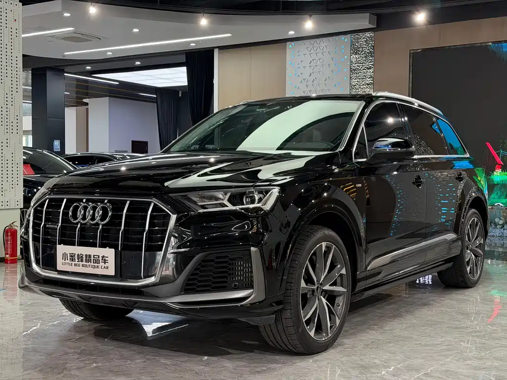 Audi Q7 2023 — фото 1