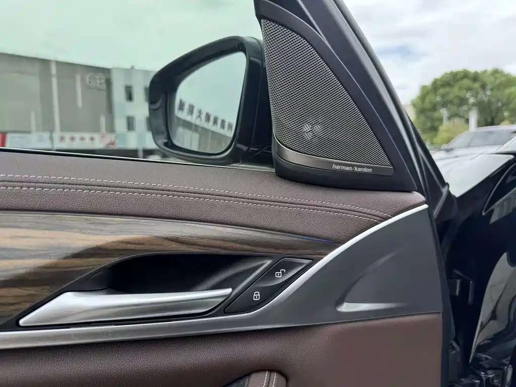 BMW 5 Series 2022 — фото 11