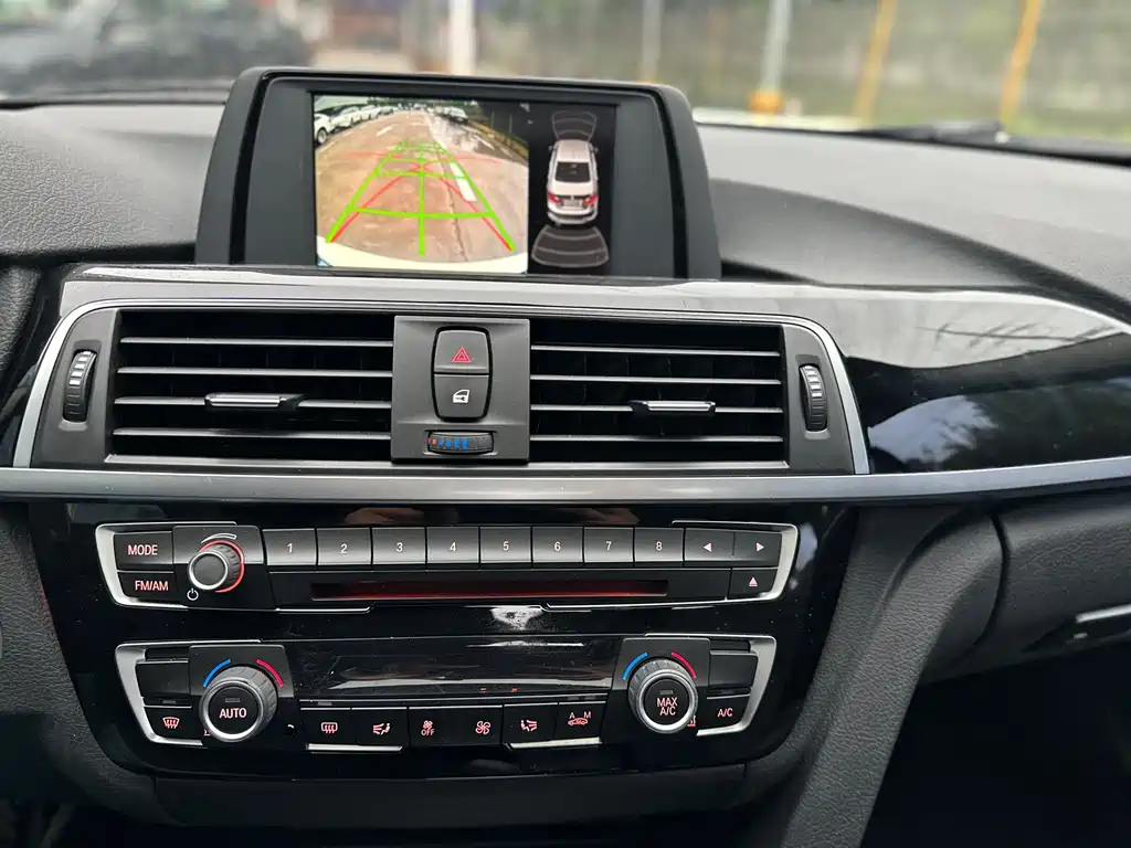 BMW 3 Series 2017 — фото 14