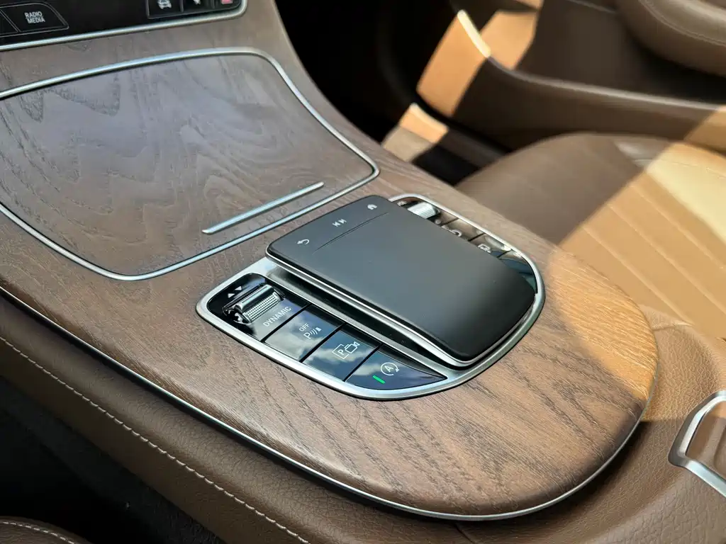 Mercedes-Benz E-Class 2021 — фото 16