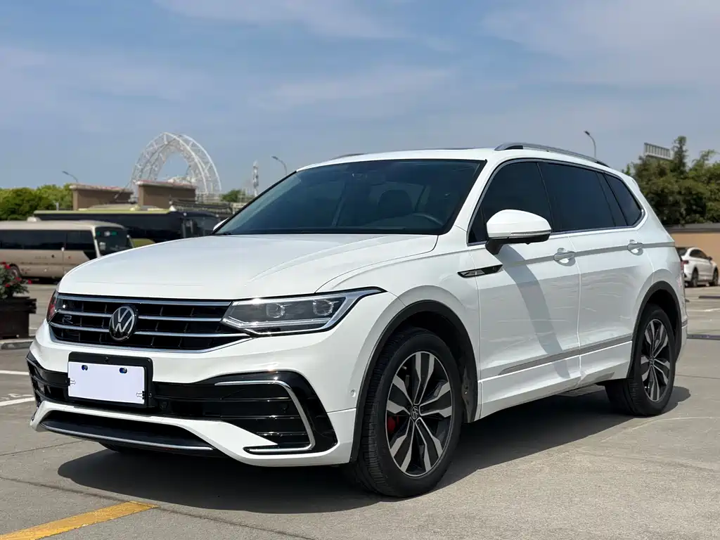 Volkswagen Tiguan L 2024 — фото 1