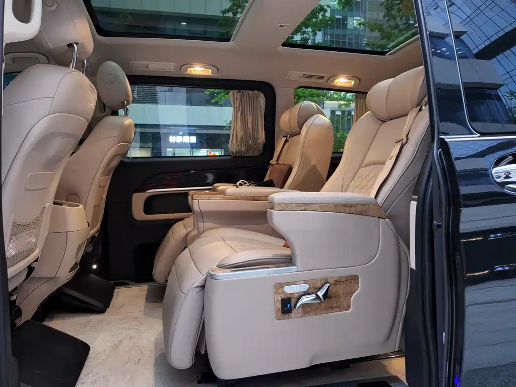 Mercedes-Benz V-Class 2019 — фото 12