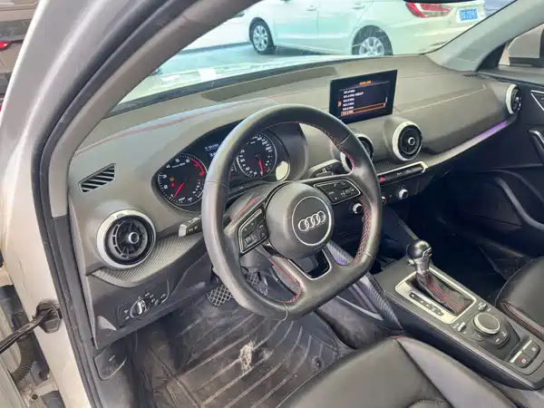 Audi Q2L 2023