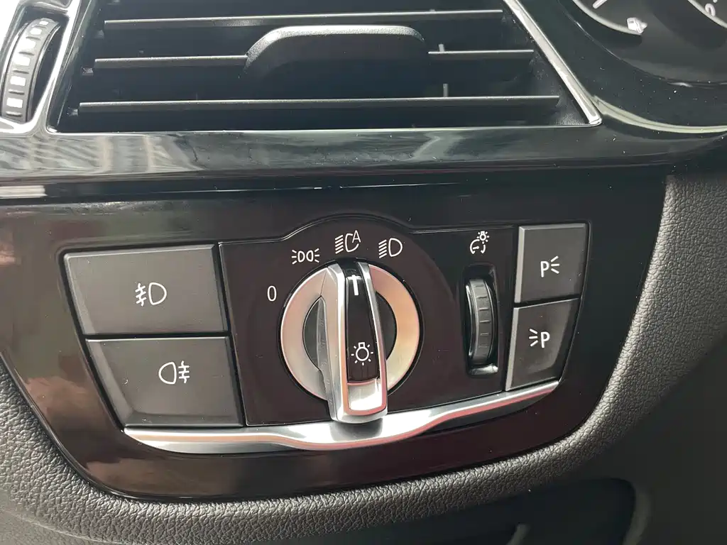 BMW 5 Series 2017 — фото 12