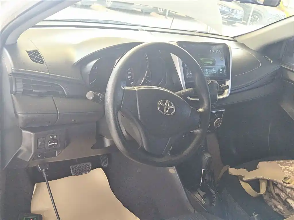 Toyota Yaris L 2020 — фото 3