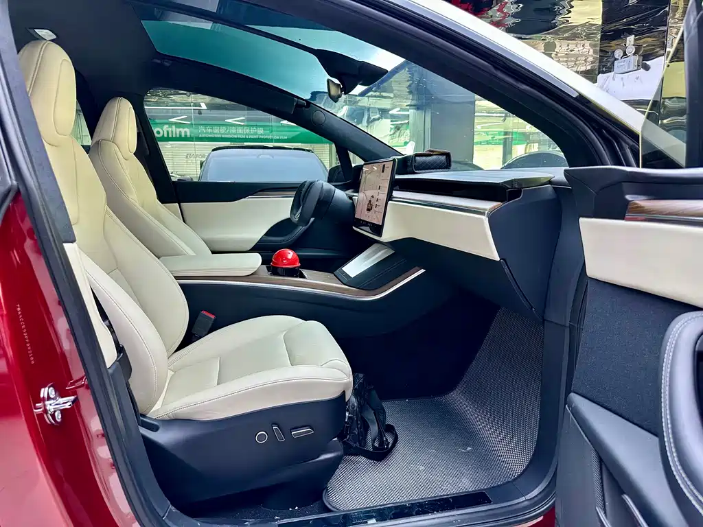 Tesla Model X 2023 — фото 12