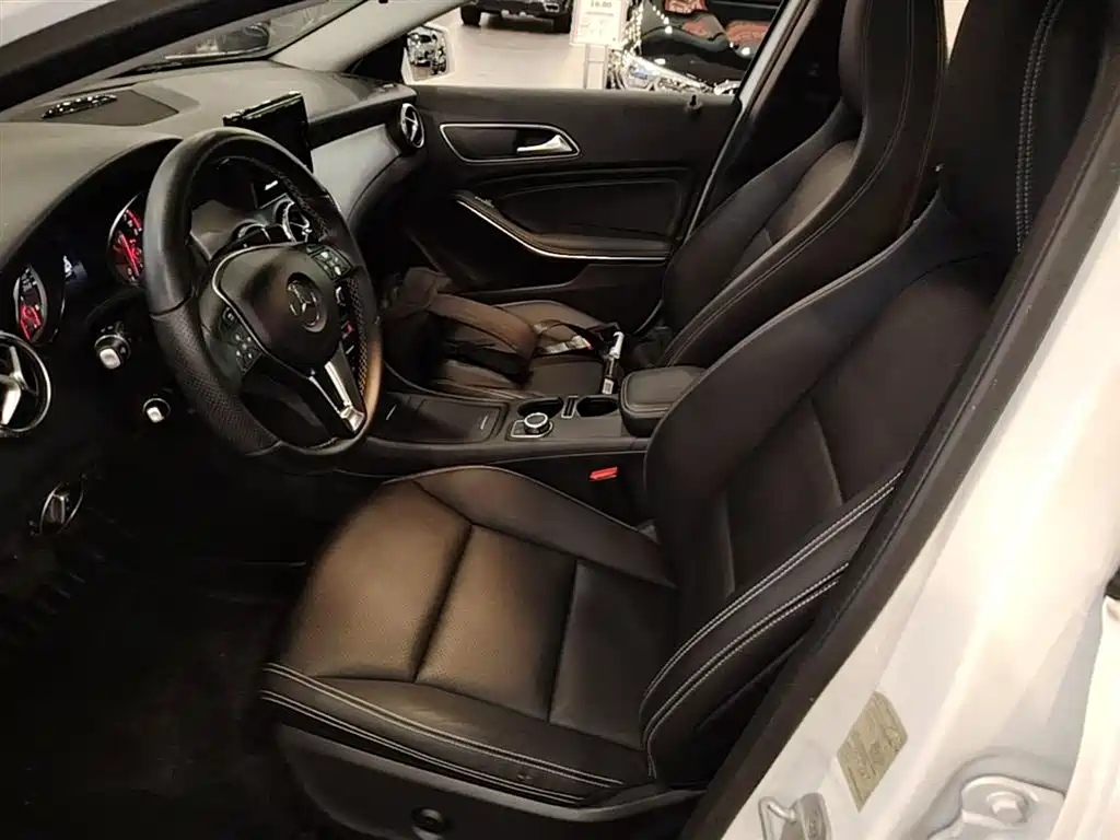 Mercedes-Benz GLA 2015 — фото 15