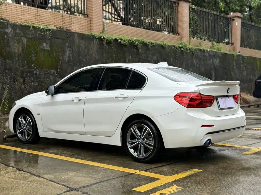 BMW 1 Series 2017 — фото 10