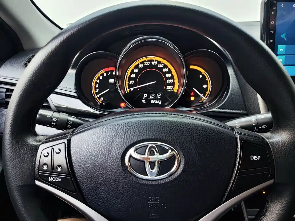 Toyota Yaris L 2023 — фото 11