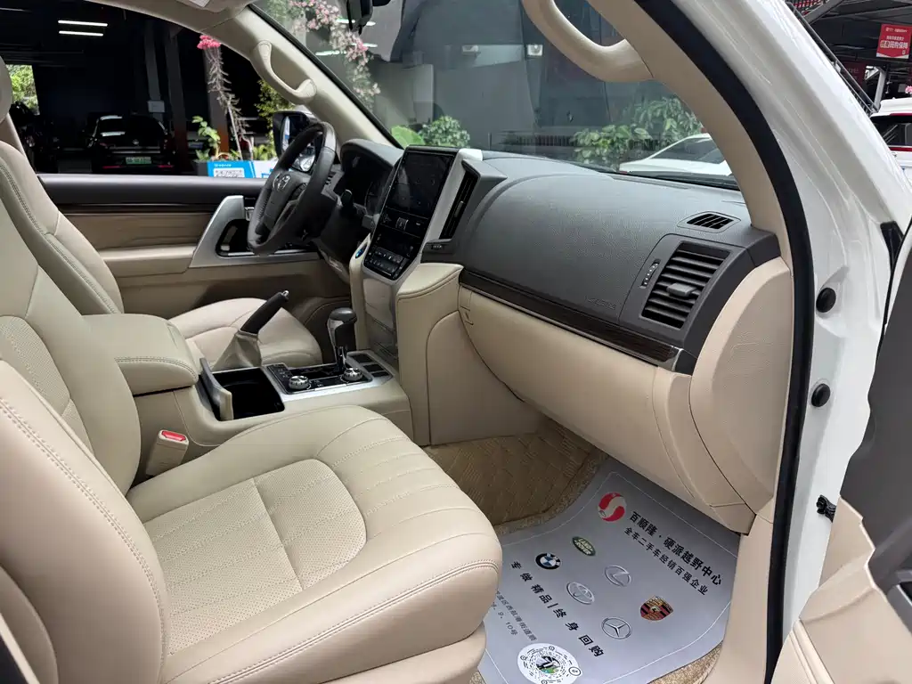Toyota Land Cruiser 2019 — фото 12