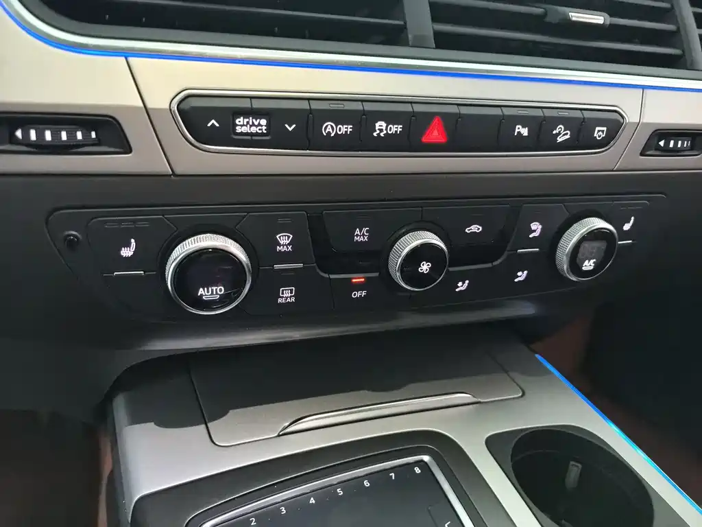 Audi Q7 2018 — фото 14