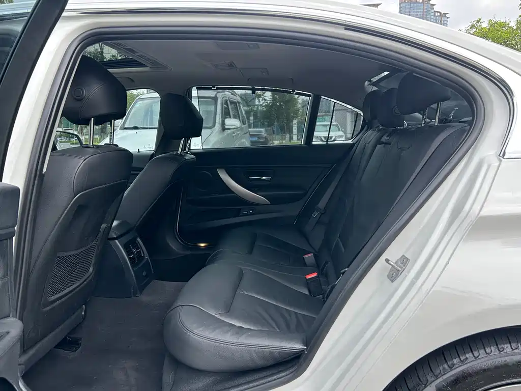 BMW 3 Series 2015 — фото 20