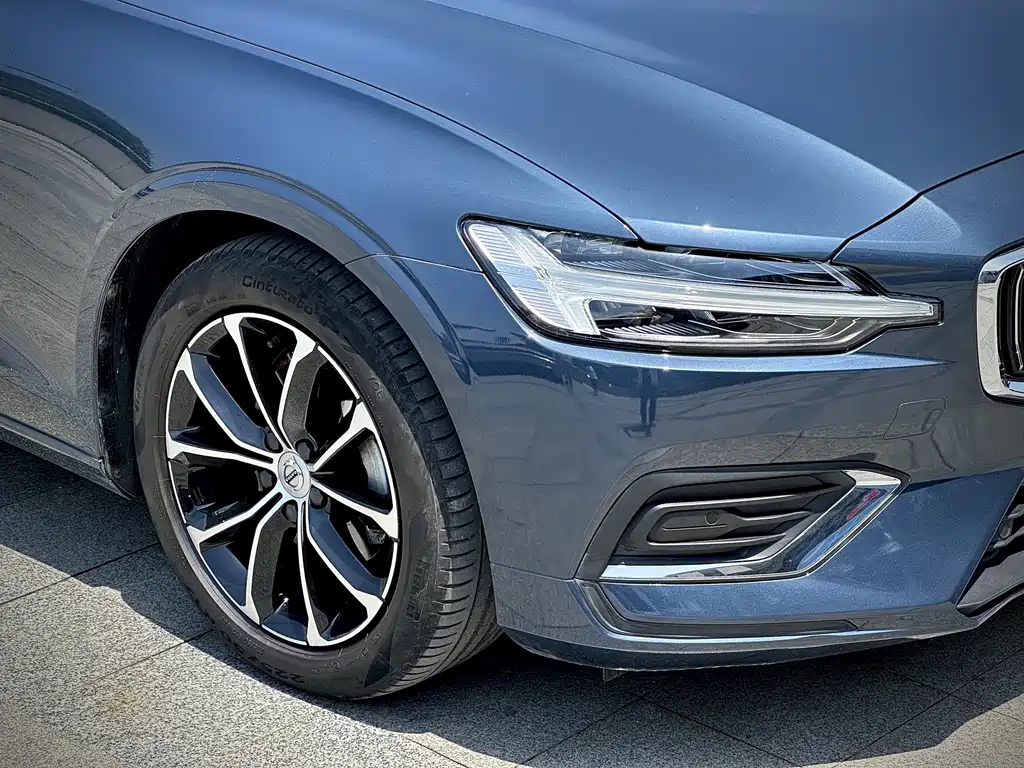 Volvo S60 2021 — фото 4