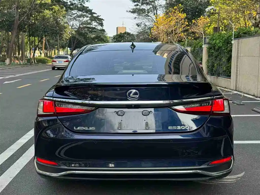 Lexus ES 2019 — фото 5