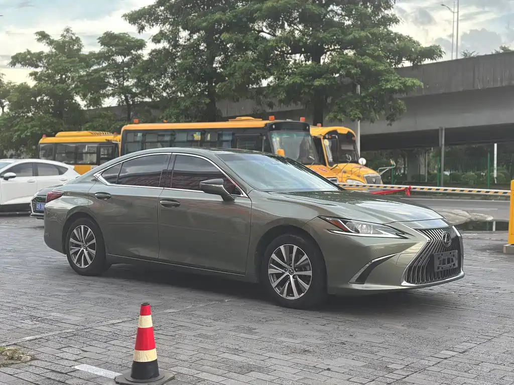 Lexus ES 2021 — фото 3