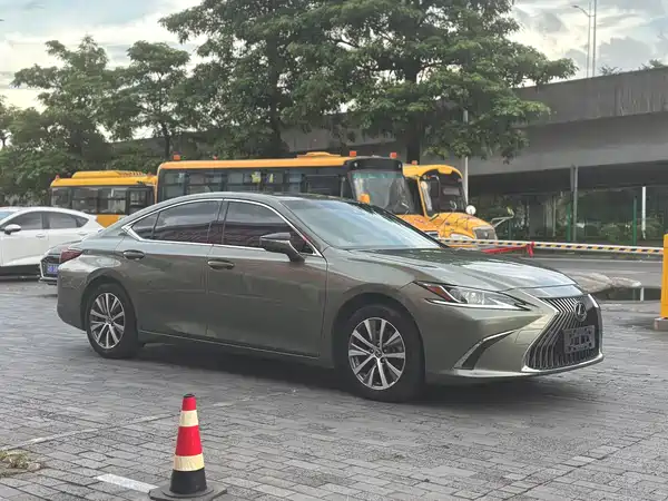 Lexus ES 2021