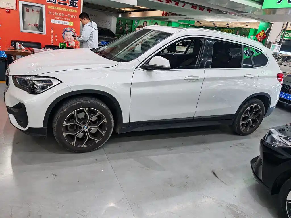 BMW X1 2021 — фото 4