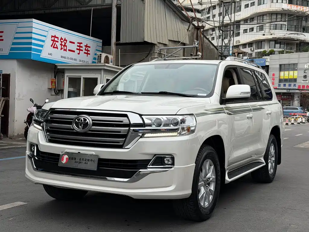 Toyota Land Cruiser 2018 — фото 1