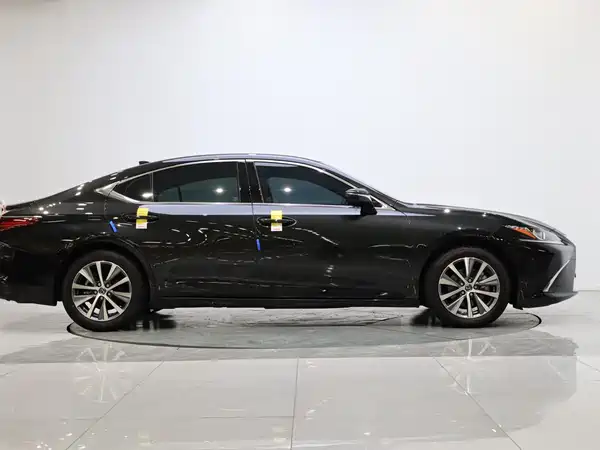 Lexus ES 2018