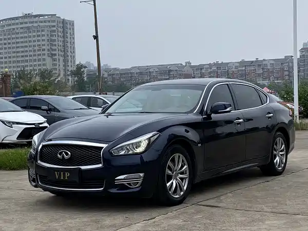 Infiniti Q70 2018