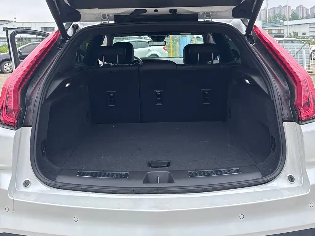 Cadillac XT4 2025 — фото 13