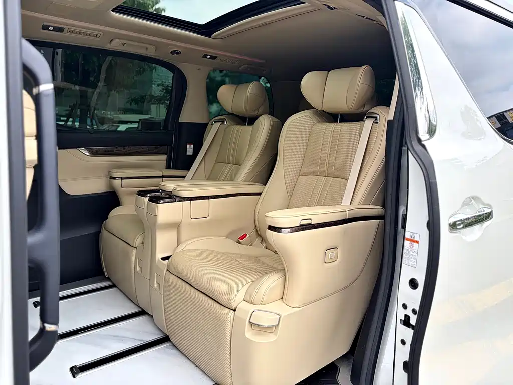 Toyota Alphard 2021 — фото 13