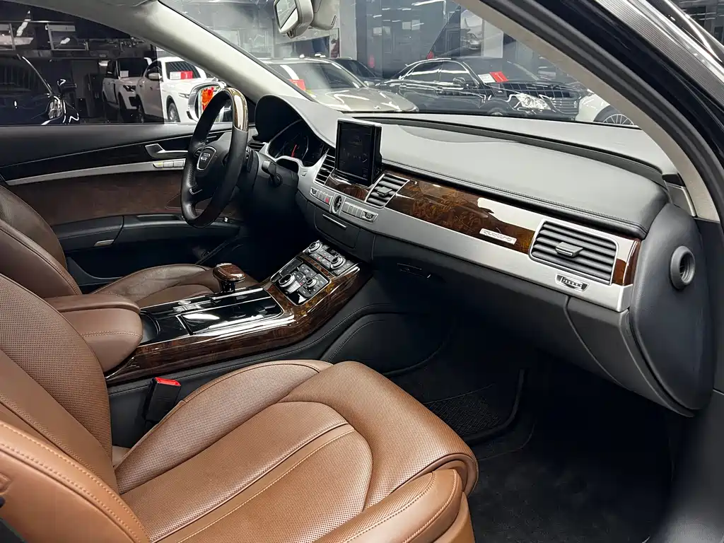 Audi A8 2014 — фото 23