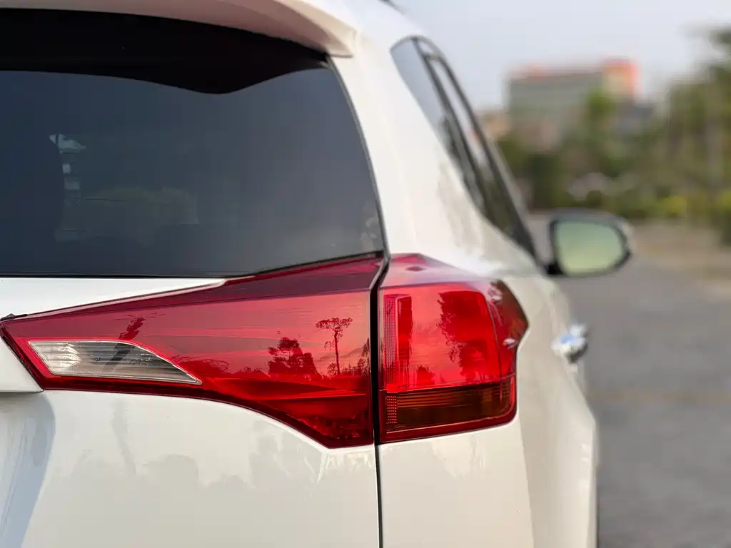 Toyota RAV4 2013 — фото 30