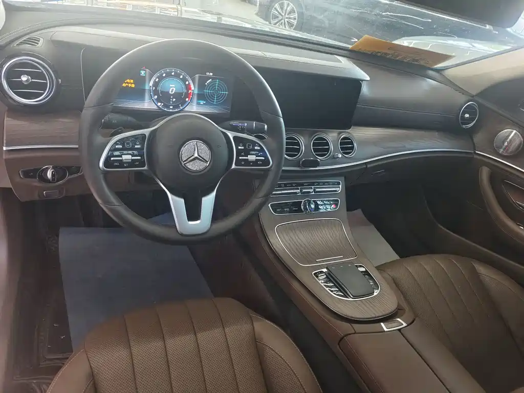 Mercedes-Benz E-Class 2020 — фото 12