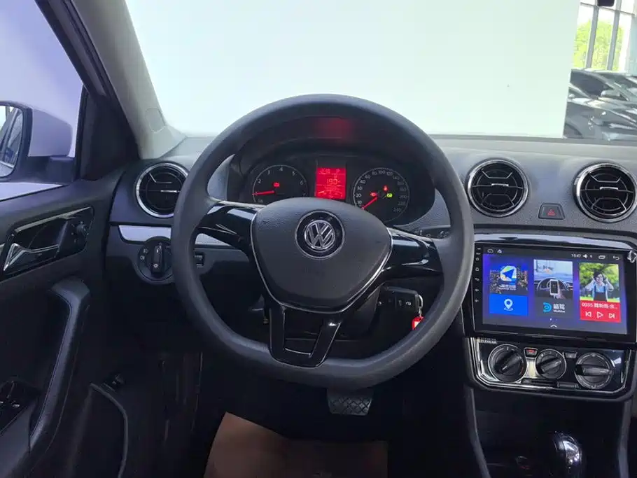 Volkswagen Jetta 2018 — фото 15
