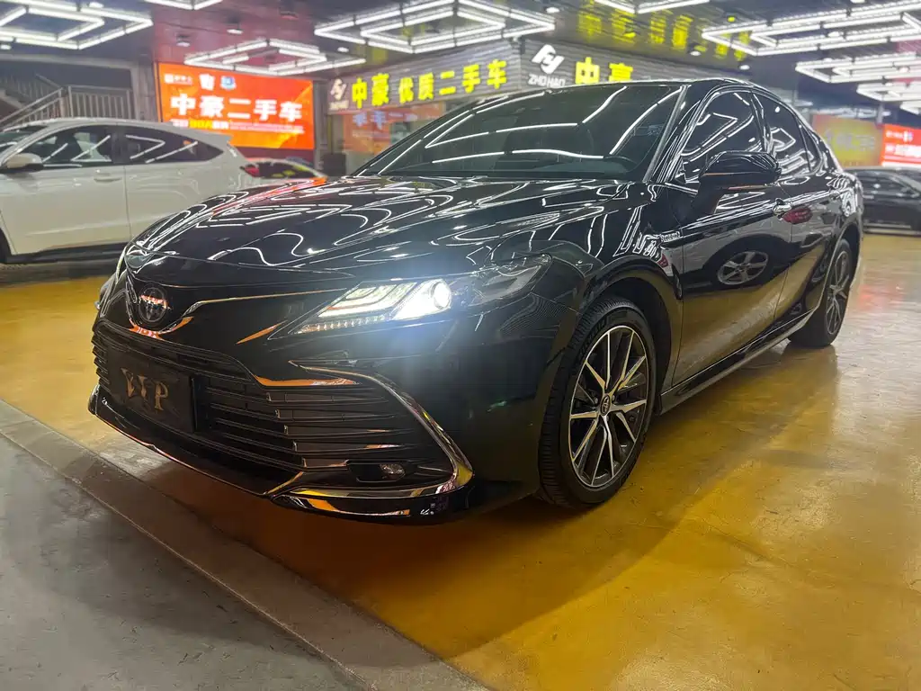 Toyota Camry 2023 — фото 3