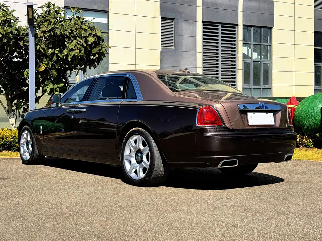 Rolls-Royce Ghost 2013 — фото 11