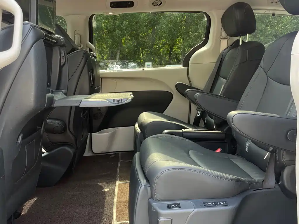 Chrysler Grand Voyager 2019 — фото 12