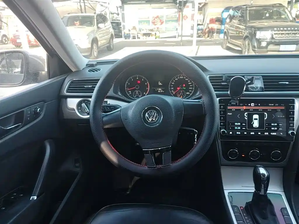 Volkswagen Passat 2015 — фото 11