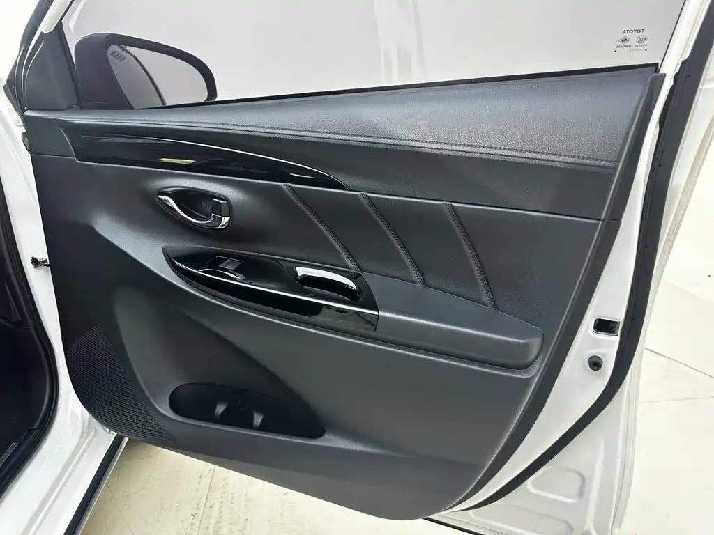 Toyota Yaris L 2022 — фото 12