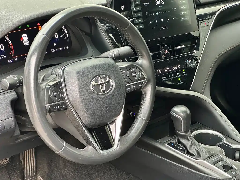 Toyota Camry 2022 — фото 9