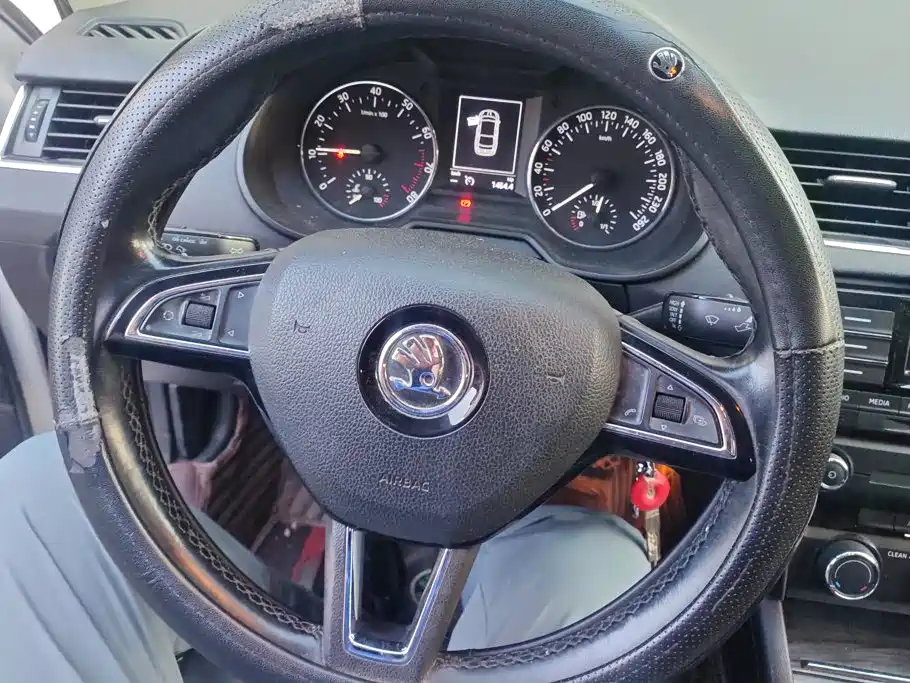 Skoda Octavia 2017 — фото 15