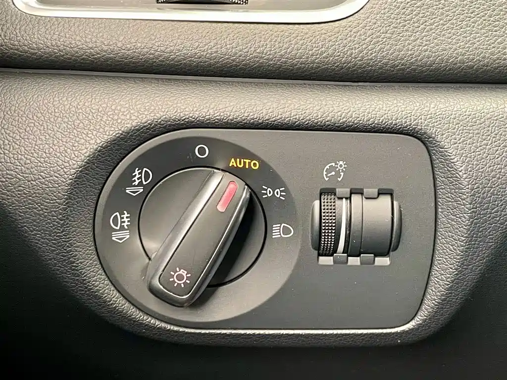 Audi Q3 2016 — фото 11
