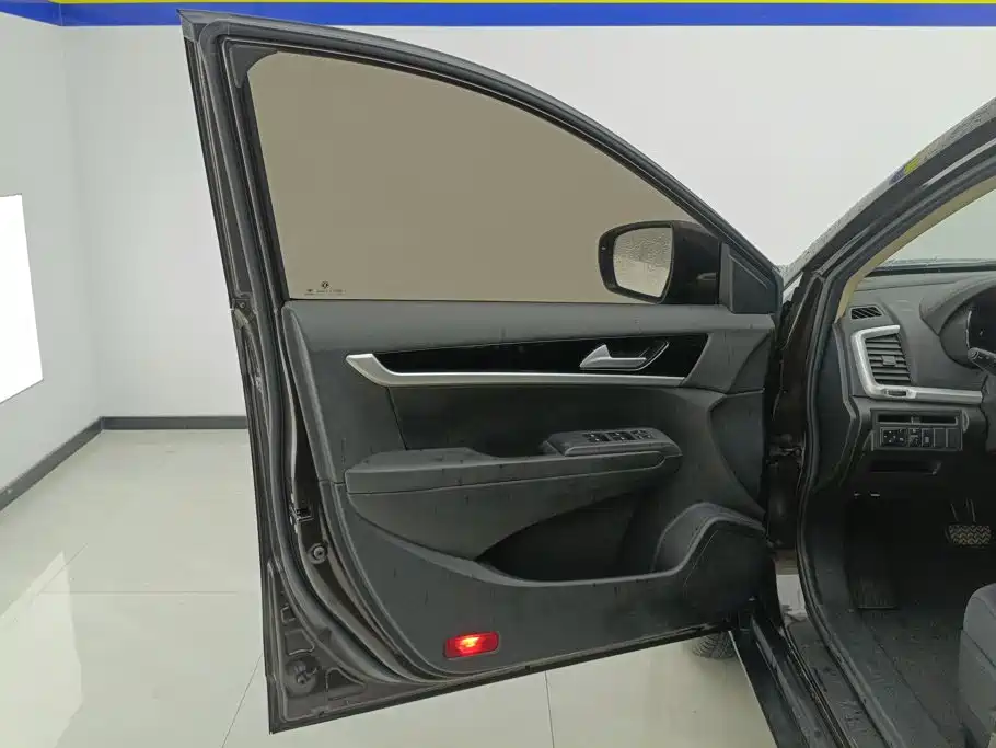 Dongfeng Fengshen AX7 2015 — фото 7
