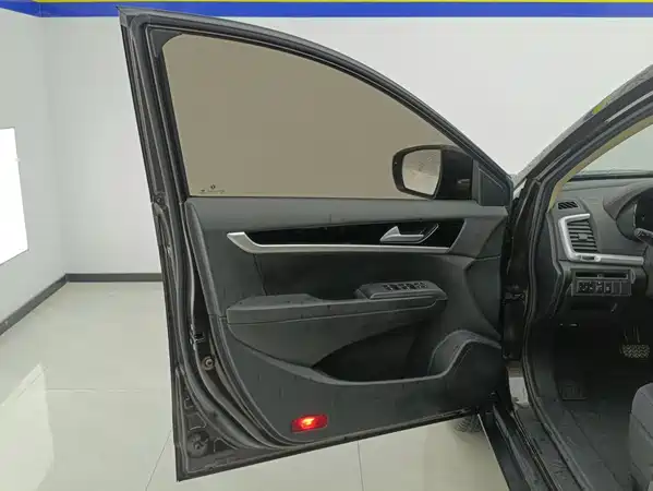 Dongfeng Fengshen AX7 2015
